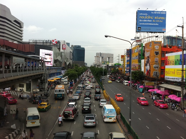 ภาพถ่ายจากสะพานลอย มองไปทาง M Ladprao รีวิว เจาะลึก คอนโด รถไฟฟ้า รถใต้ดิน MRT พหลโยธิน M Ladprao